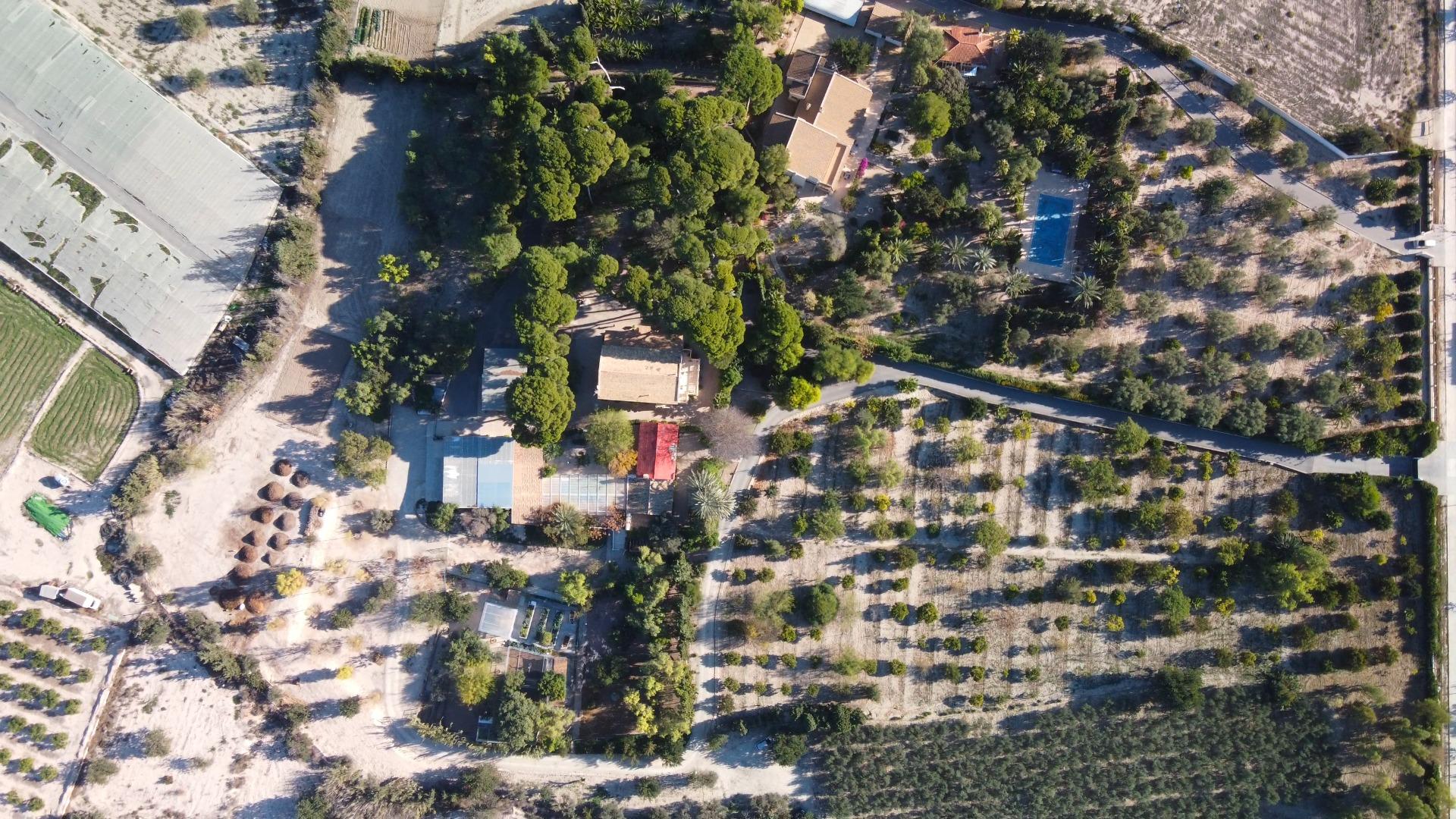 3-44-15 Rustic Oasis: Large House with Land All the Amenities