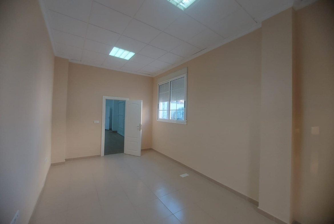 EDIFICIO EN ORIHUELA CIUDAD. 3 DORM. 2 BAÑOS. GARAJE. TRASTEROS
