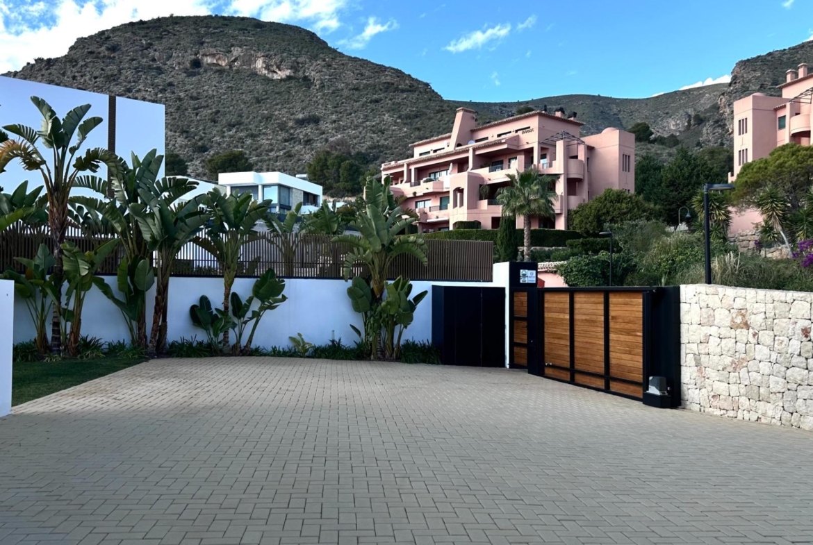 Unique Villa in Sierra Cortina