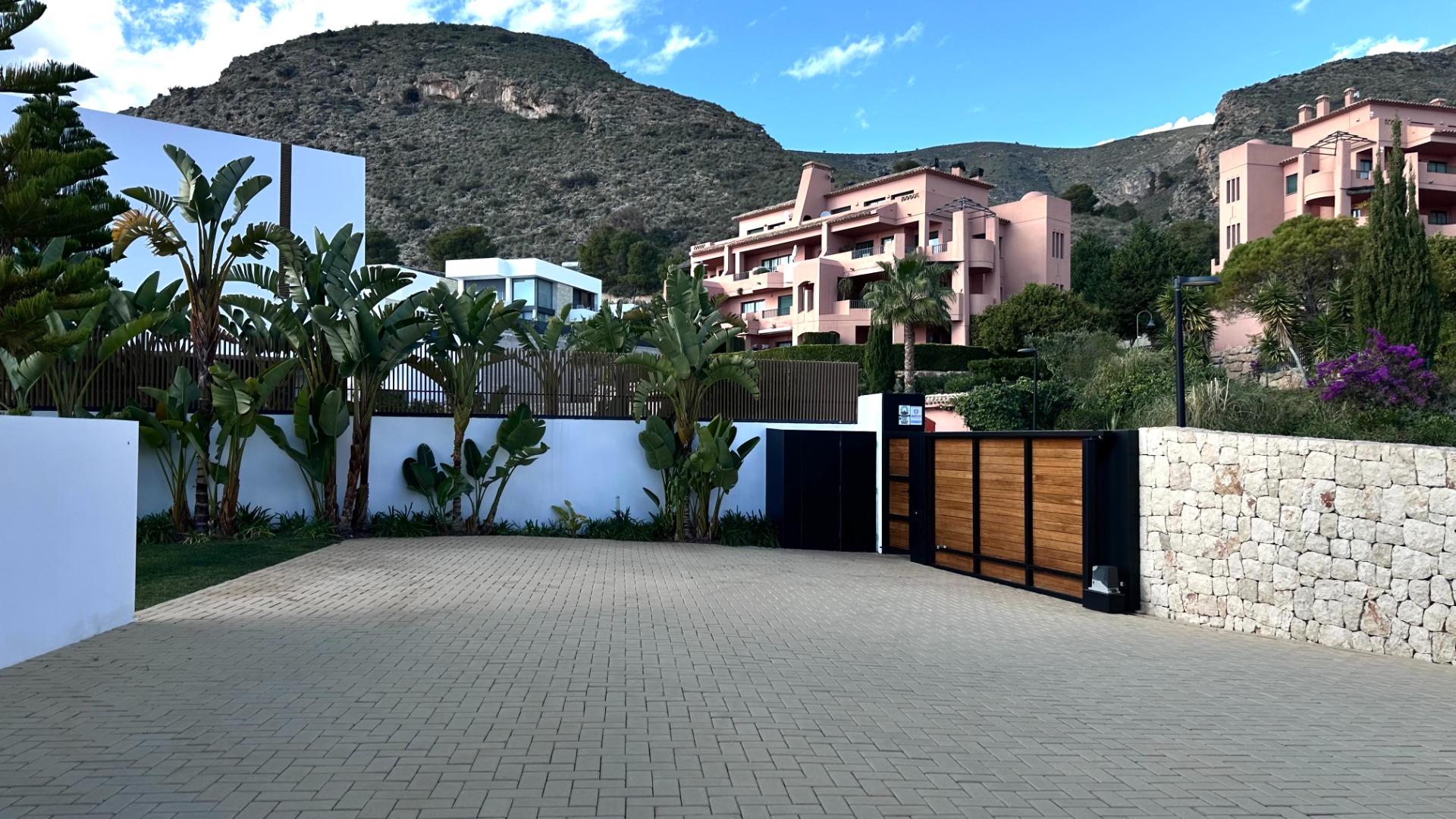 3-45-20 Unique Villa in Sierra Cortina