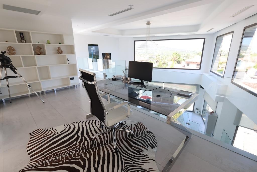VILLA DE LUJO DE 5 DORM. 6 BAÑOS. EN MONTE OLIMPO JÁVEA.
