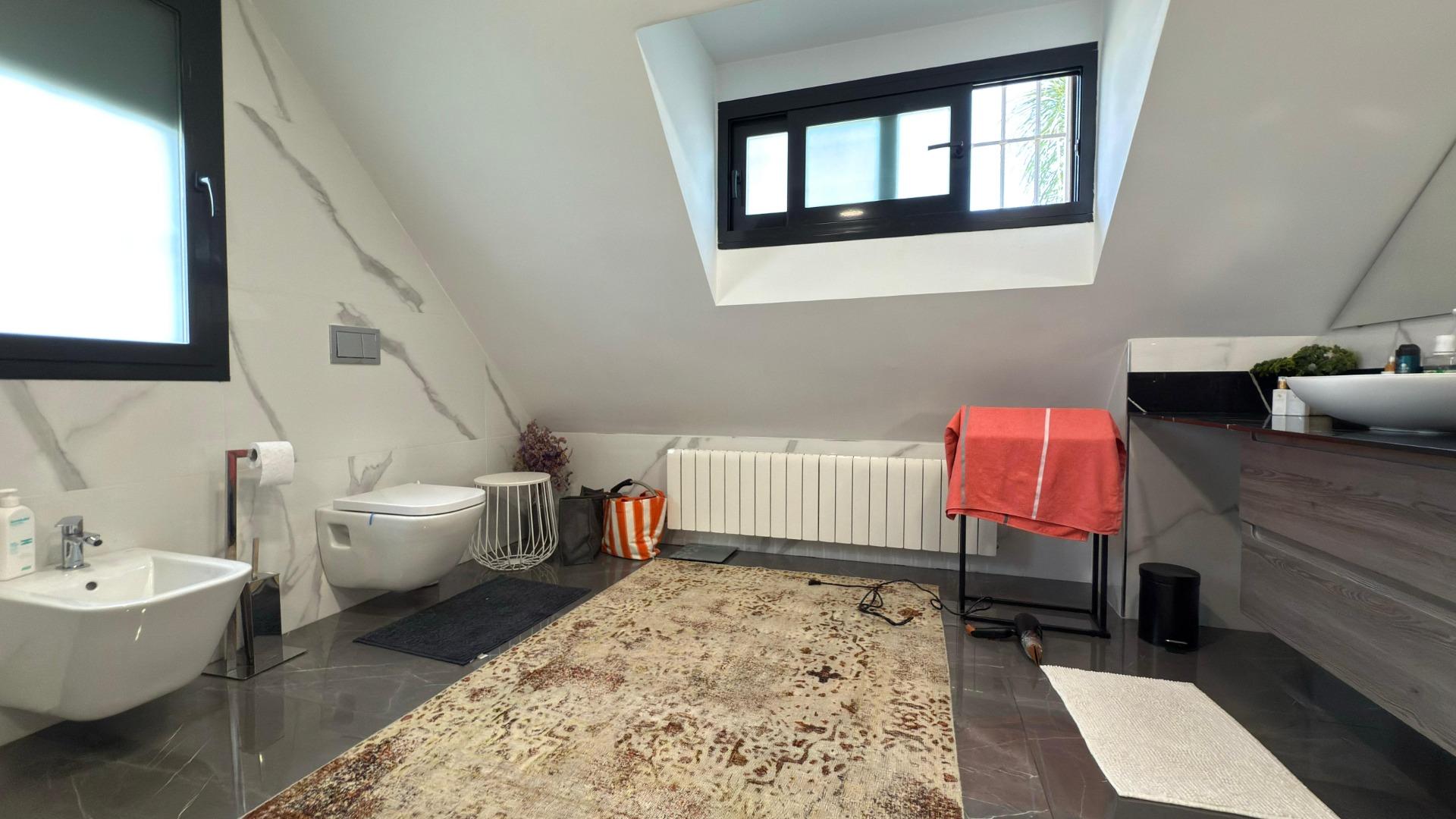 3-46-14 Detached villa with private pool and large plot