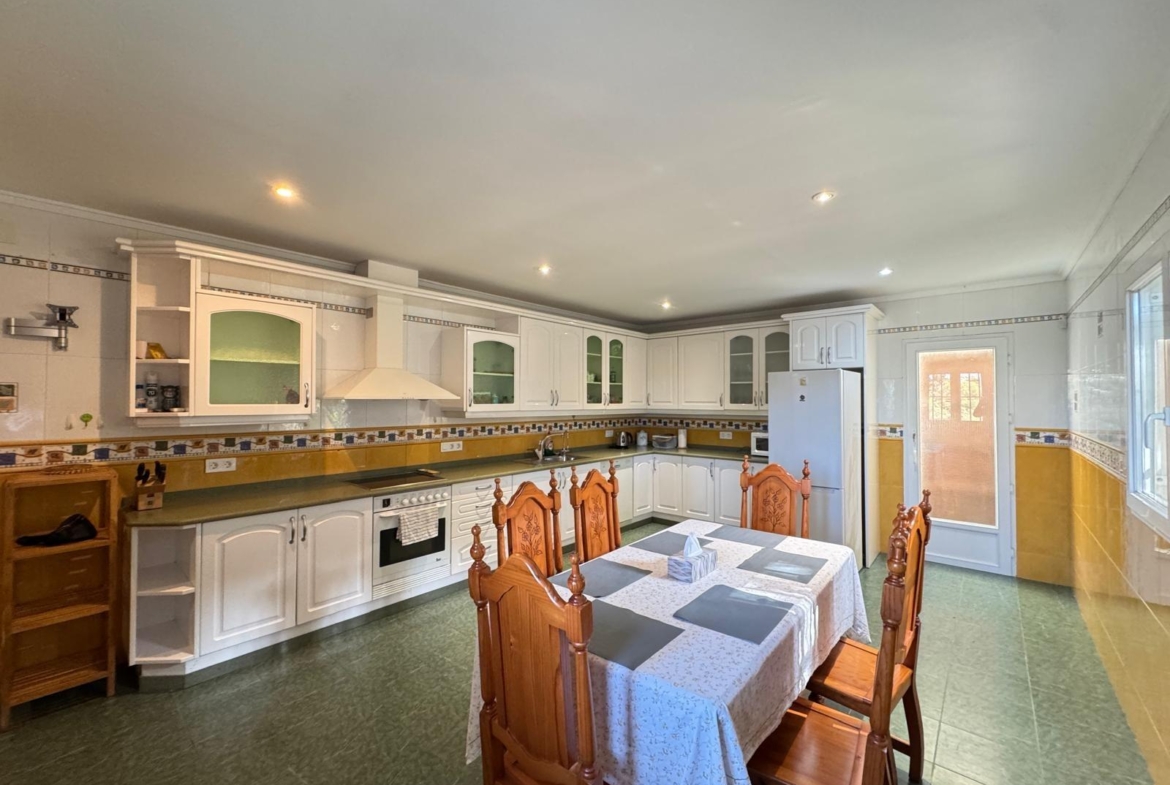 VILLA EN CABO ROIG A 800 METROS DE LA PLAYA CON PARCELA DE 890 M2. 3 DORM. 2 BAÑOS. PISCINA PRIVADA.