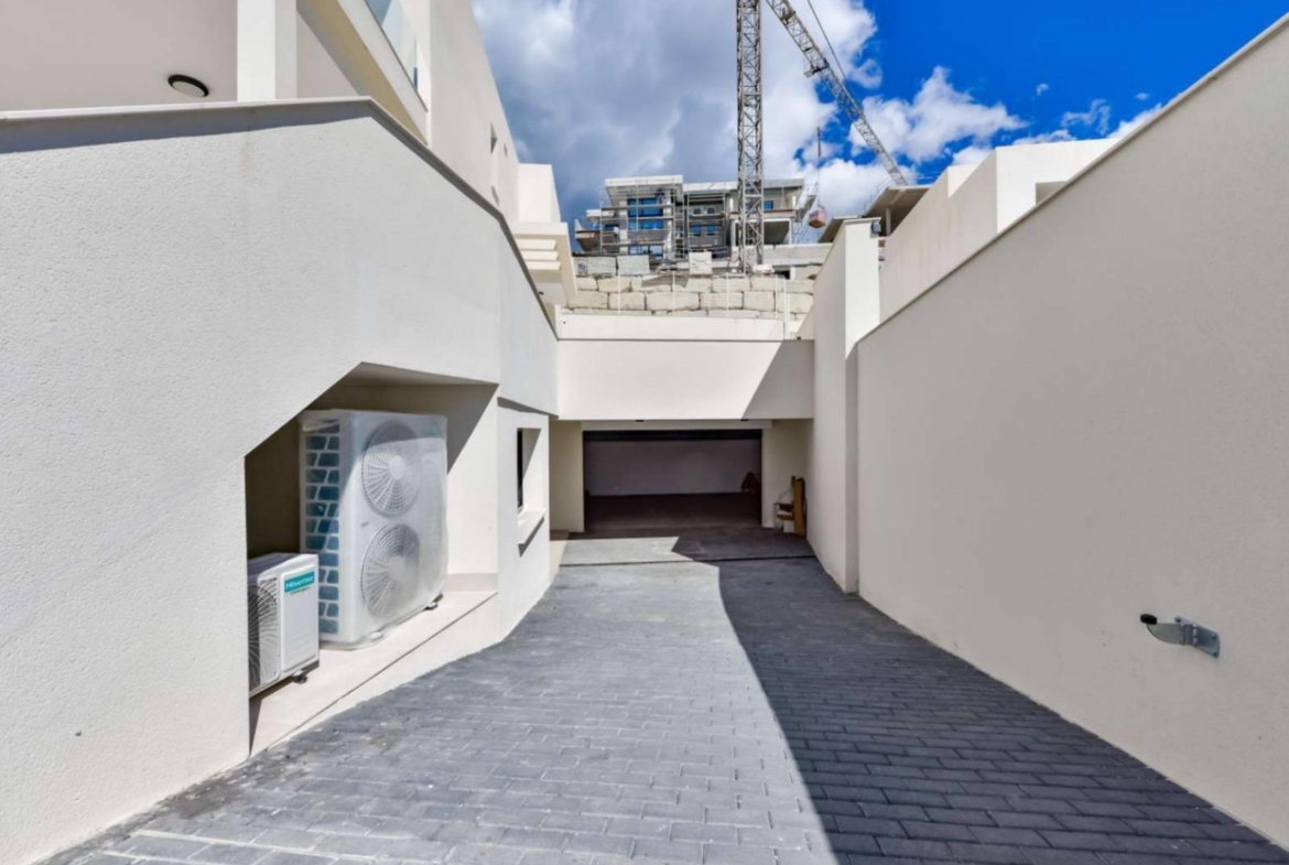 Nieuw gebouwde villa in Golf Bahía Luxe, ruimte en energie-efficiëntie