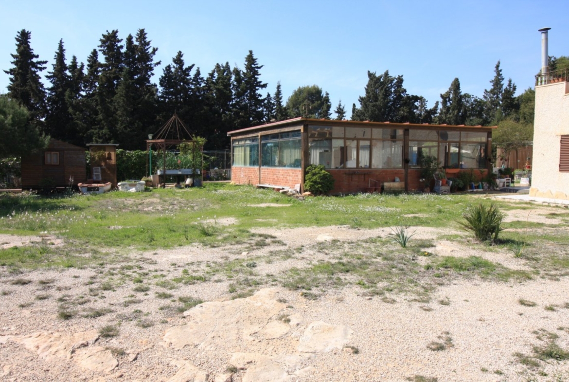 CAMPOAMOR, SPECTACULAR FINCA, 3500 M2  PLOT WITH 2 HOUSES, PRIVATE POOL, 2500 METERS FROM THE BEACH