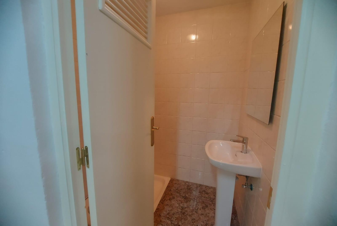 EDIFICIO EN ORIHUELA CIUDAD. 3 DORM. 2 BAÑOS. GARAJE. TRASTEROS