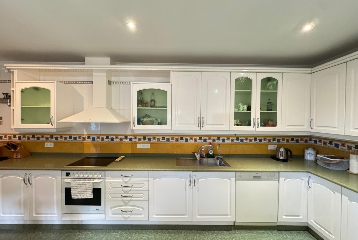 VILLA EN CABO ROIG A 800 METROS DE LA PLAYA CON PARCELA DE 890 M2. 3 DORM. 2 BAÑOS. PISCINA PRIVADA.