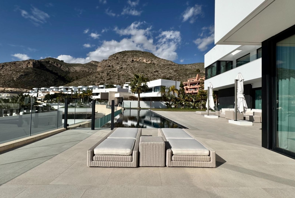 Unique Villa in Sierra Cortina