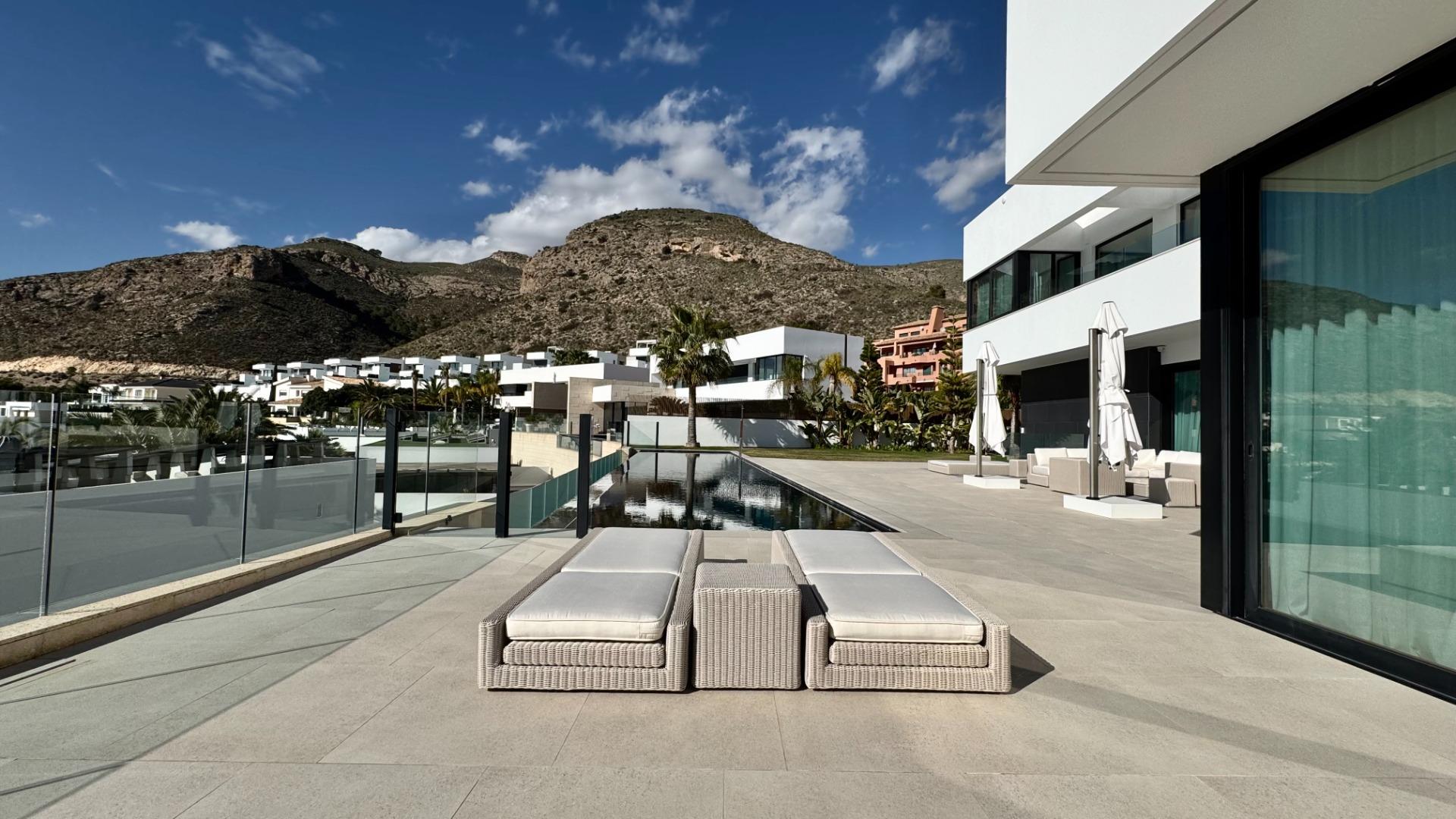 3-47-18 Unique Villa in Sierra Cortina