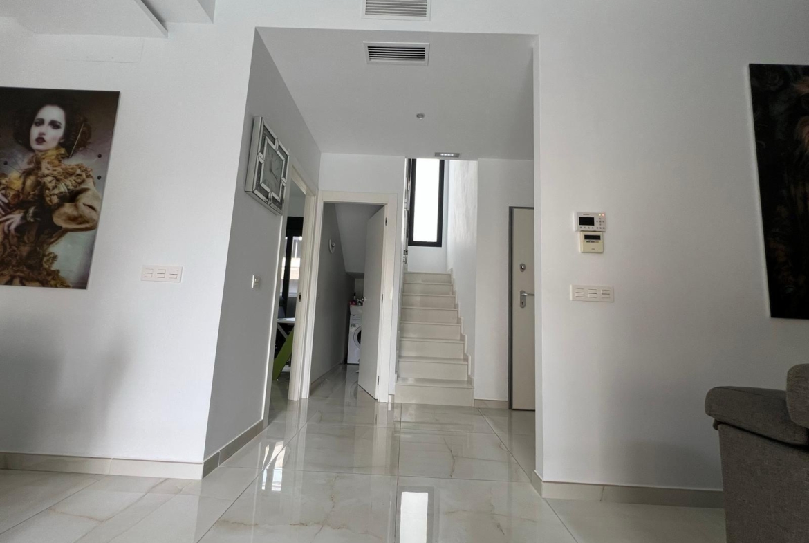 VILLA DE LUJO EN LOMAS DE CABO ROIG CON PISCINA PRIVADA Y PARCELA DE 200 M2. 3 DORM. 3 BAÑOS.