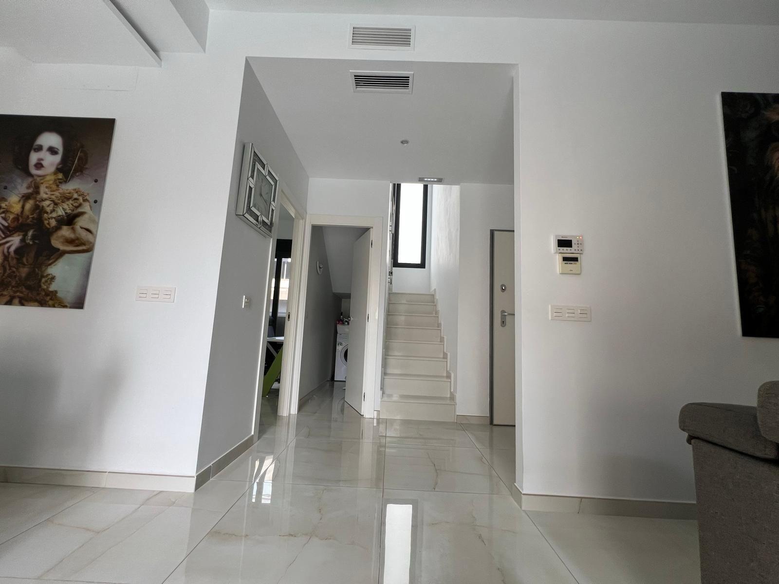 3-47-20 VILLA DE LUJO EN LOMAS DE CABO ROIG CON PISCINA PRIVADA Y PARCELA DE 200 M2. 3 DORM. 3 BAÑOS.