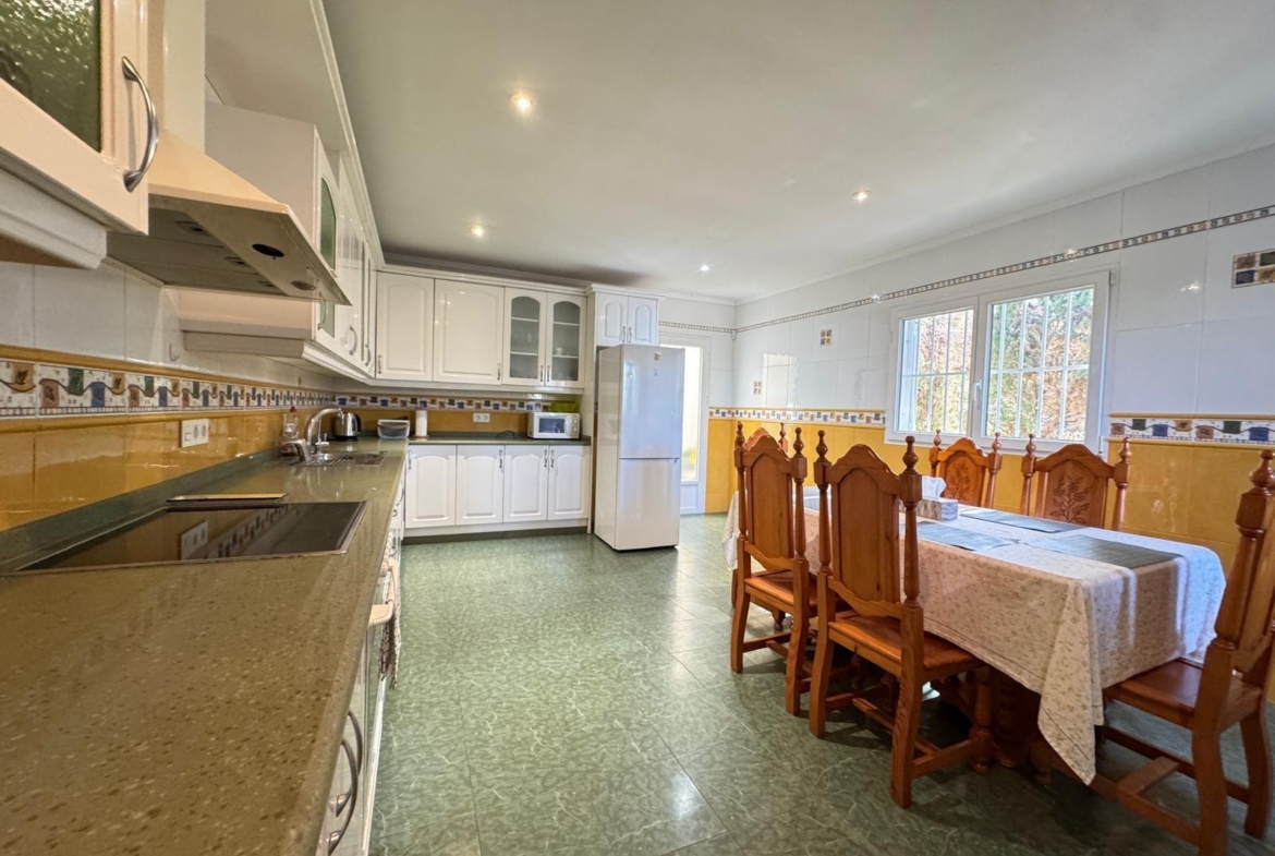 VILLA EN CABO ROIG A 800 METROS DE LA PLAYA CON PARCELA DE 890 M2. 3 DORM. 2 BAÑOS. PISCINA PRIVADA.