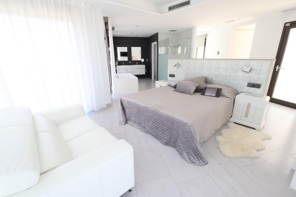 VILLA DE LUJO DE 5 DORM. 6 BAÑOS. EN MONTE OLIMPO JÁVEA.