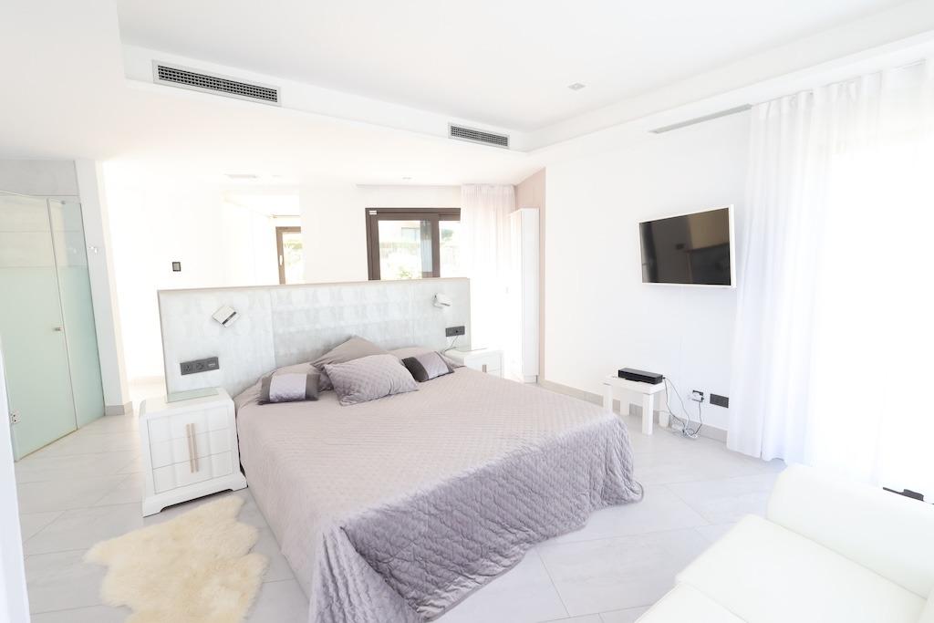 VILLA DE LUJO DE 5 DORM. 6 BAÑOS. EN MONTE OLIMPO JÁVEA.