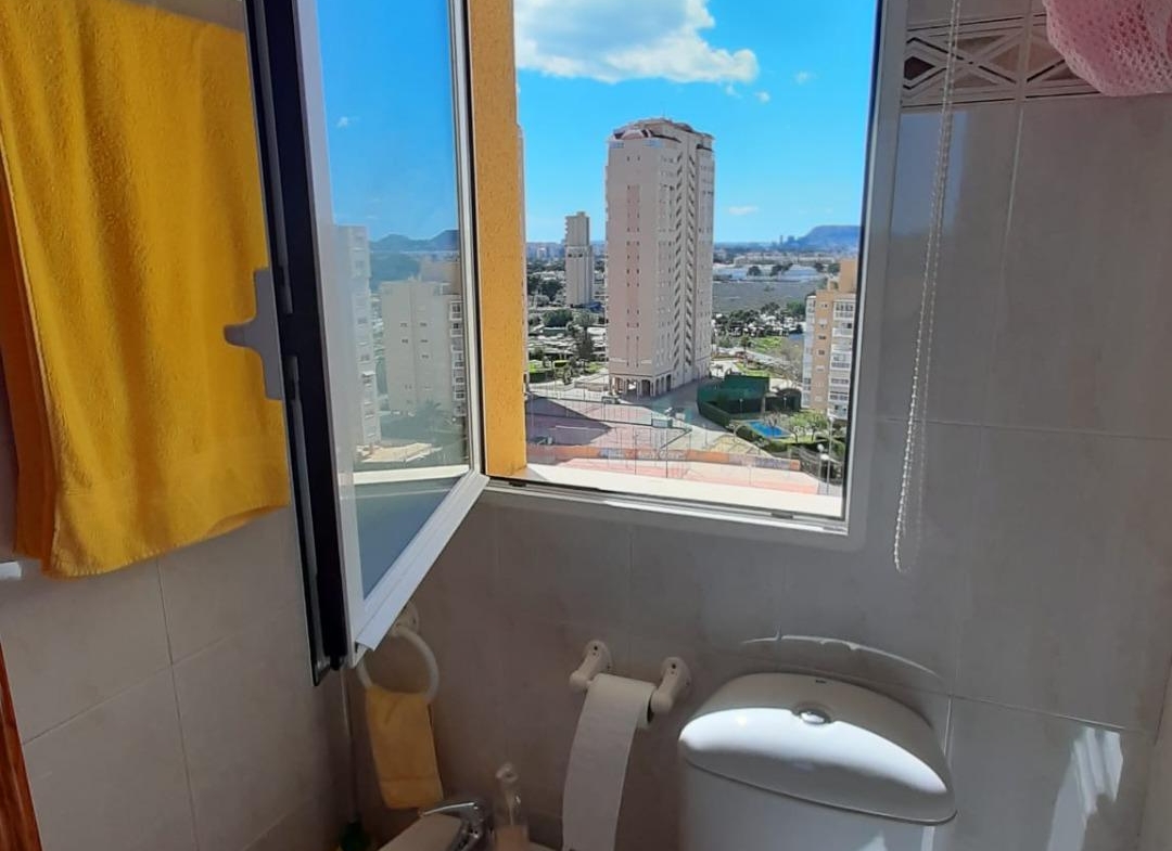 Excepcional piso en 2ª línea en playa Muchavista con vistas panorámicas al mar y a la montaña