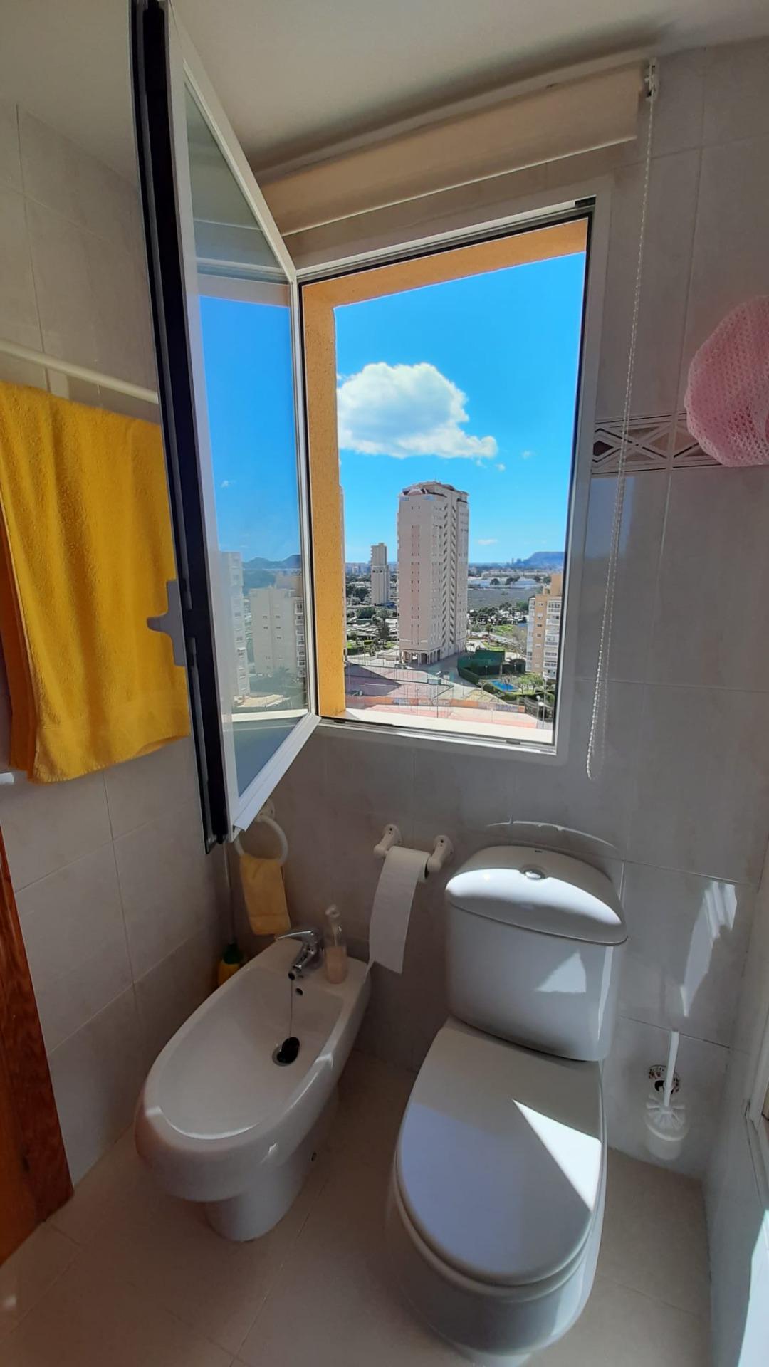 Excepcional piso en 2ª línea en playa Muchavista con vistas panorámicas al mar y a la montaña