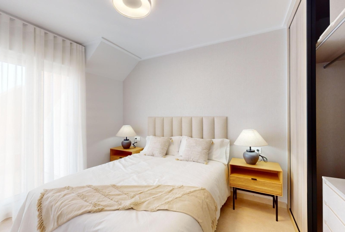 APARTAMENTOS DE OBRA NUEVA EN PILAR DE LA HORADADA CON GARAJE INCLUIDO. 100 M2.TERRAZAS DE 25 M2. 3 DORM. 2 BAÑOS. PISCINA.