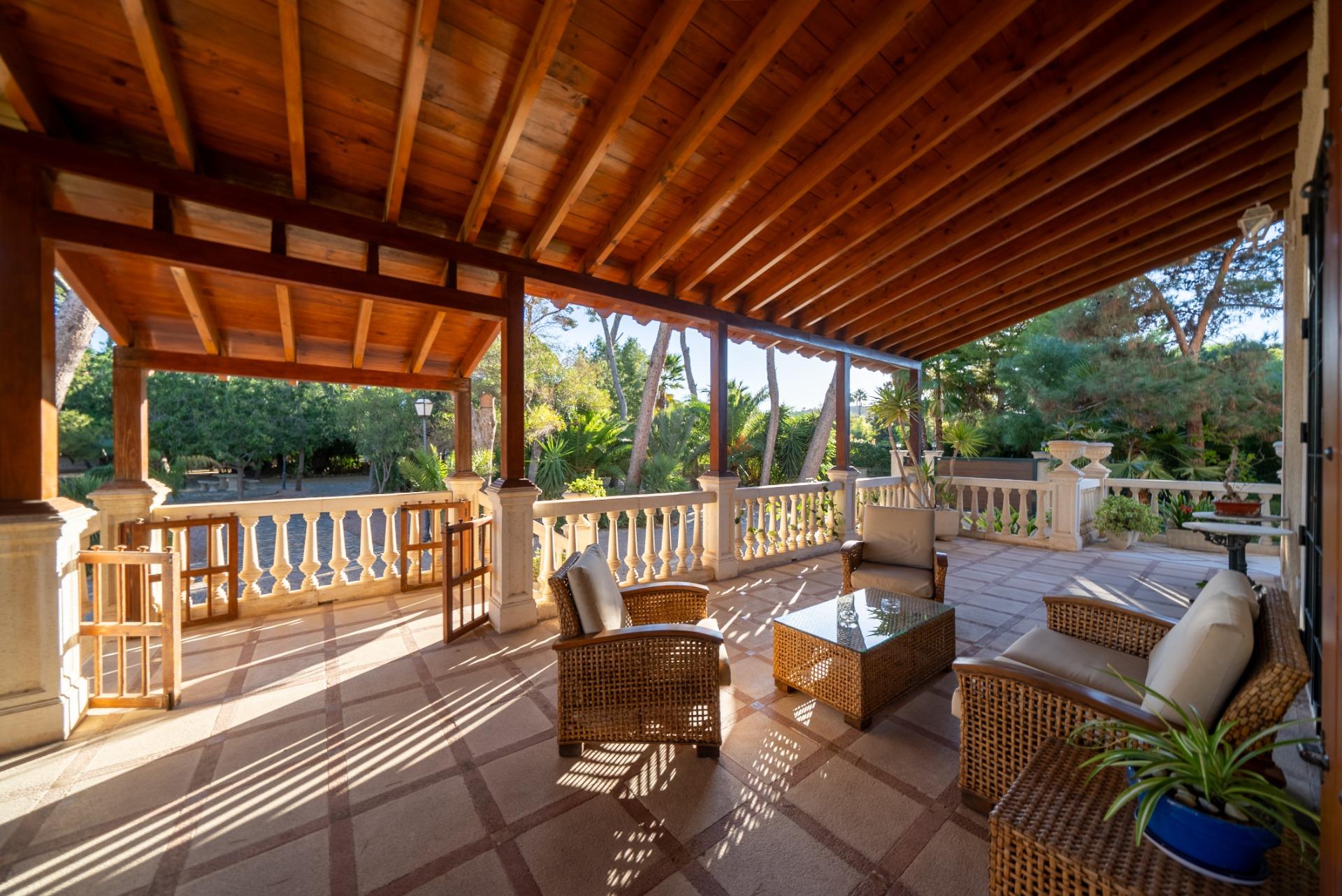 3-5-118 Rustic Oasis: Large House with Land All the Amenities