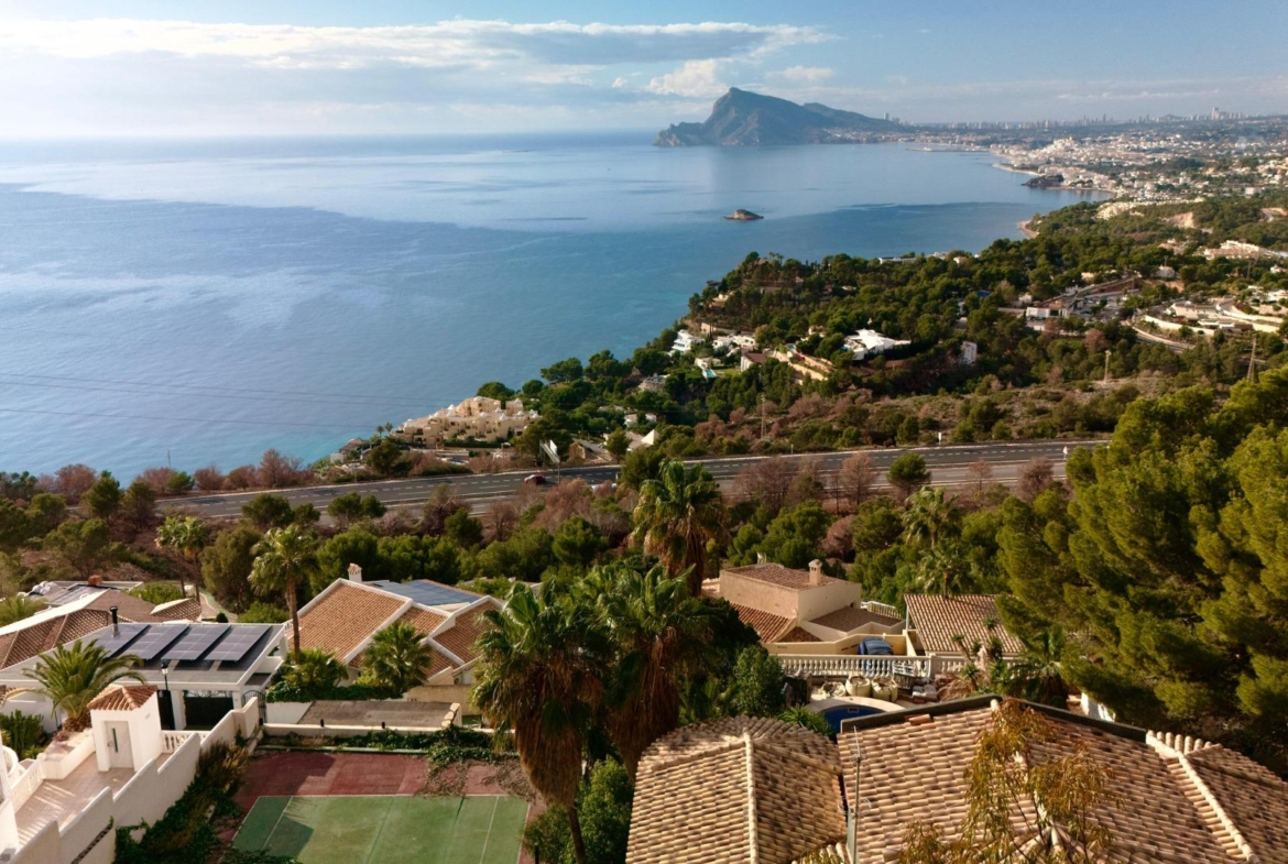 Mediterranean Luxury in Altea Hills: Exclusive Property with Spectacular Views and Unique Spaces