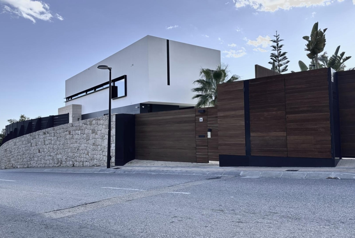Unique Villa in Sierra Cortina