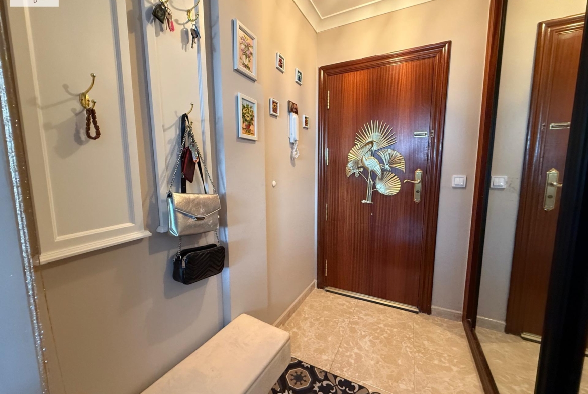 Licht 2-slaapkamer appartement met parkeerplaats in de buurt van Gran Vía Mall