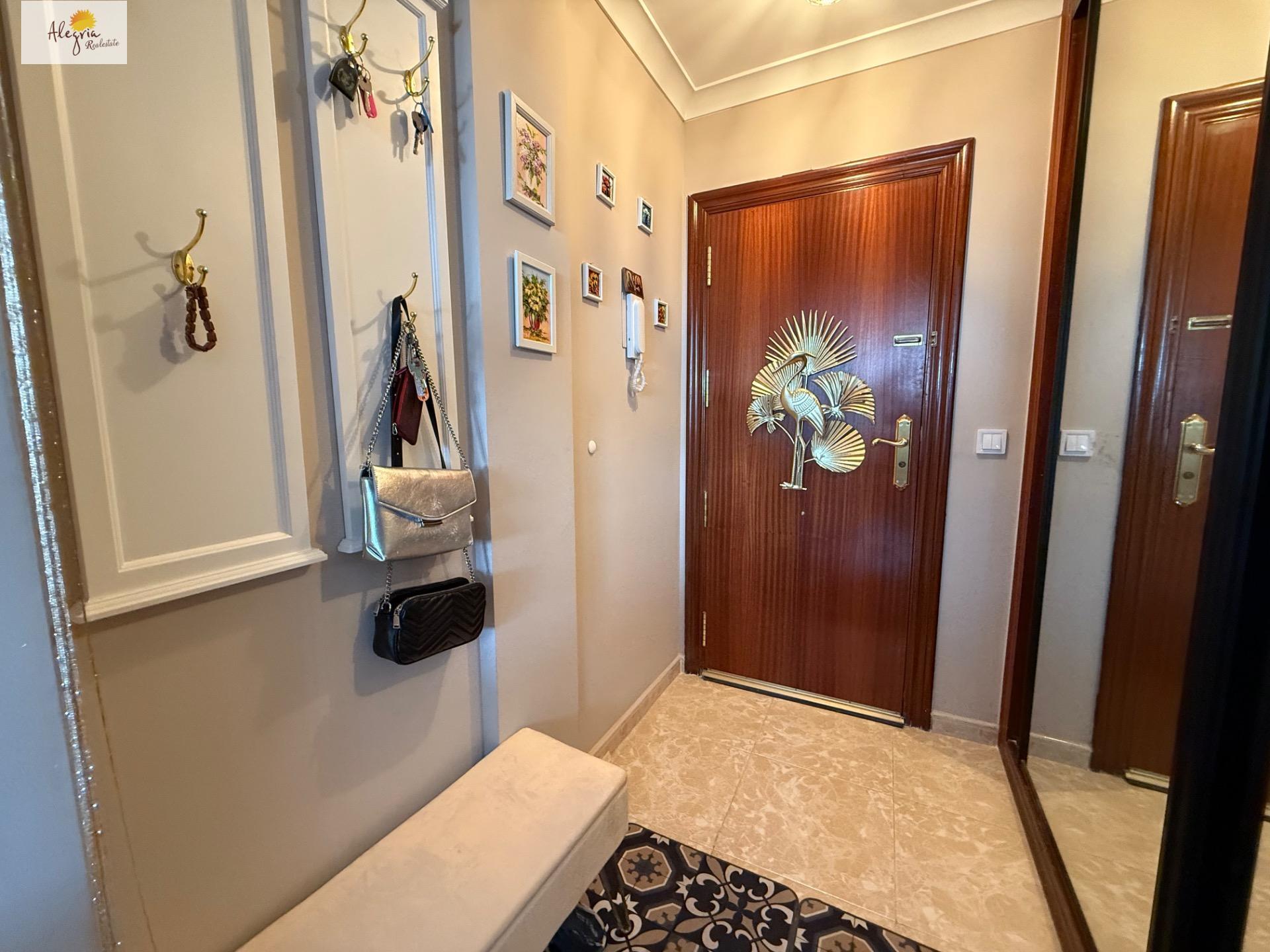 Licht 2-slaapkamer appartement met parkeerplaats in de buurt van Gran Vía Mall