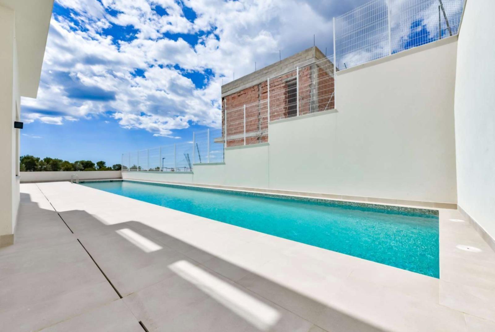 Nieuw gebouwde villa in Golf Bahía Luxe, ruimte en energie-efficiëntie