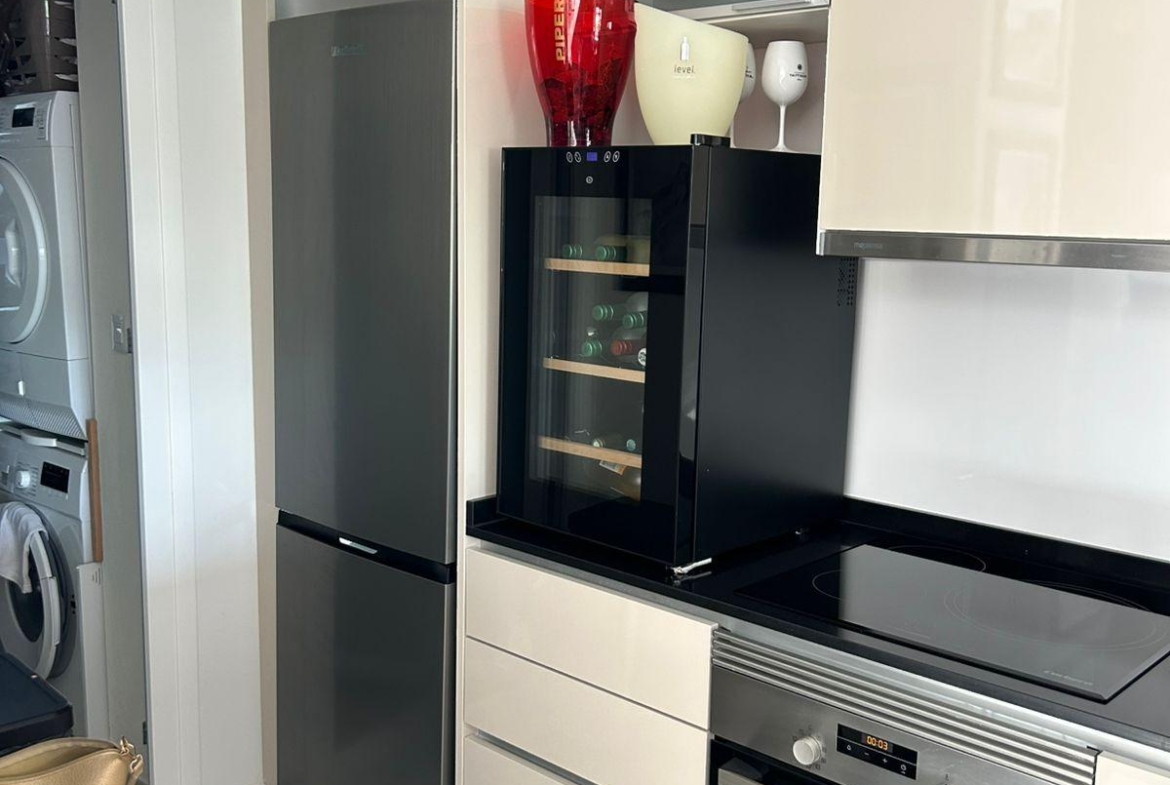 ÁTICO EN PLAYA FLAMENCA CON SOLARIUM PRIVADO. 2 DORM. 2 BAÑOS. 80 M2 DE SUPERFICIE. PISCINAS COMUN.