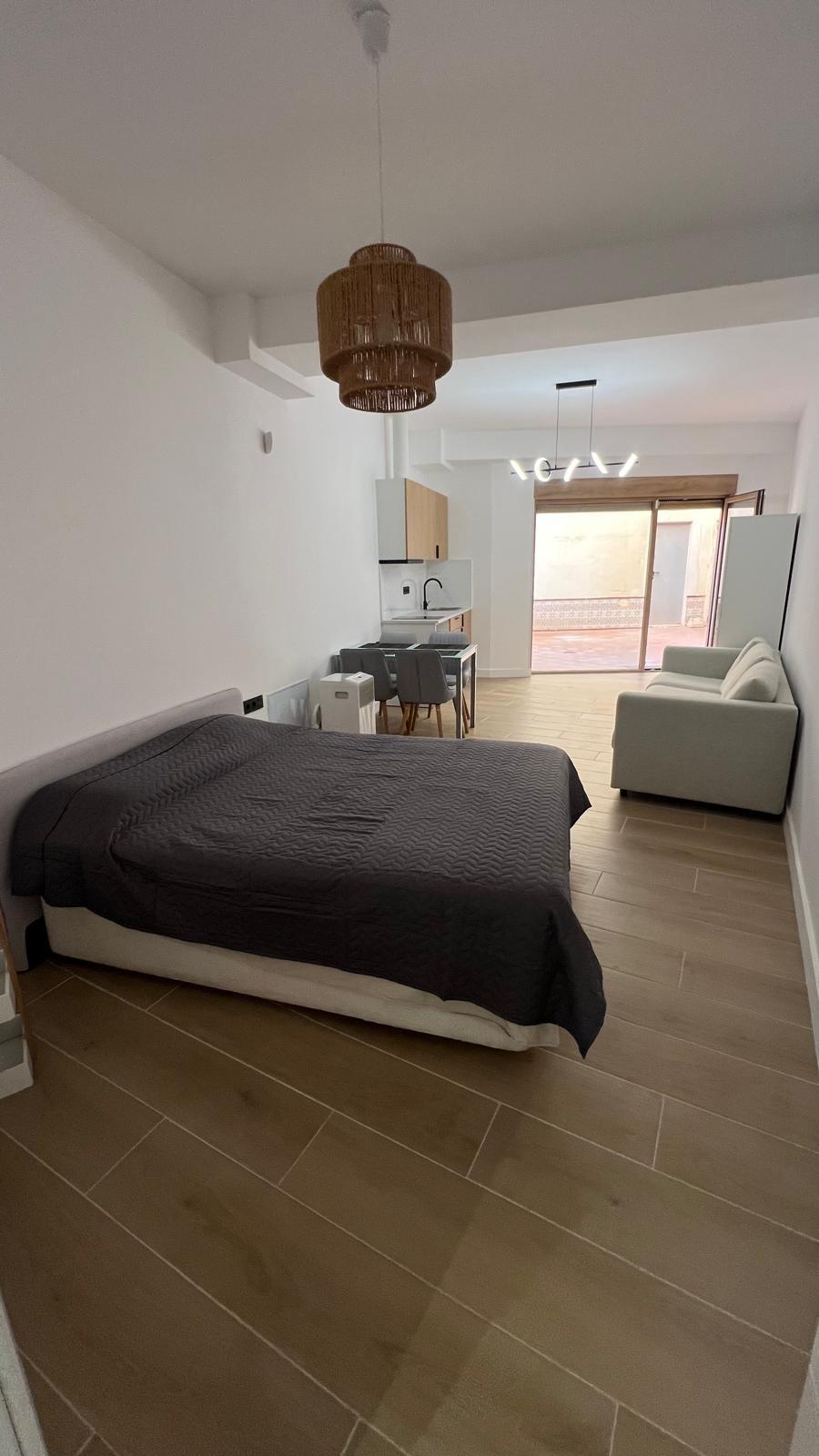3-5-191 REFORMADO ESTUDIO A 300 METROS DE PLAYA LA MATA. CON SUPERFICIE 32 M2.