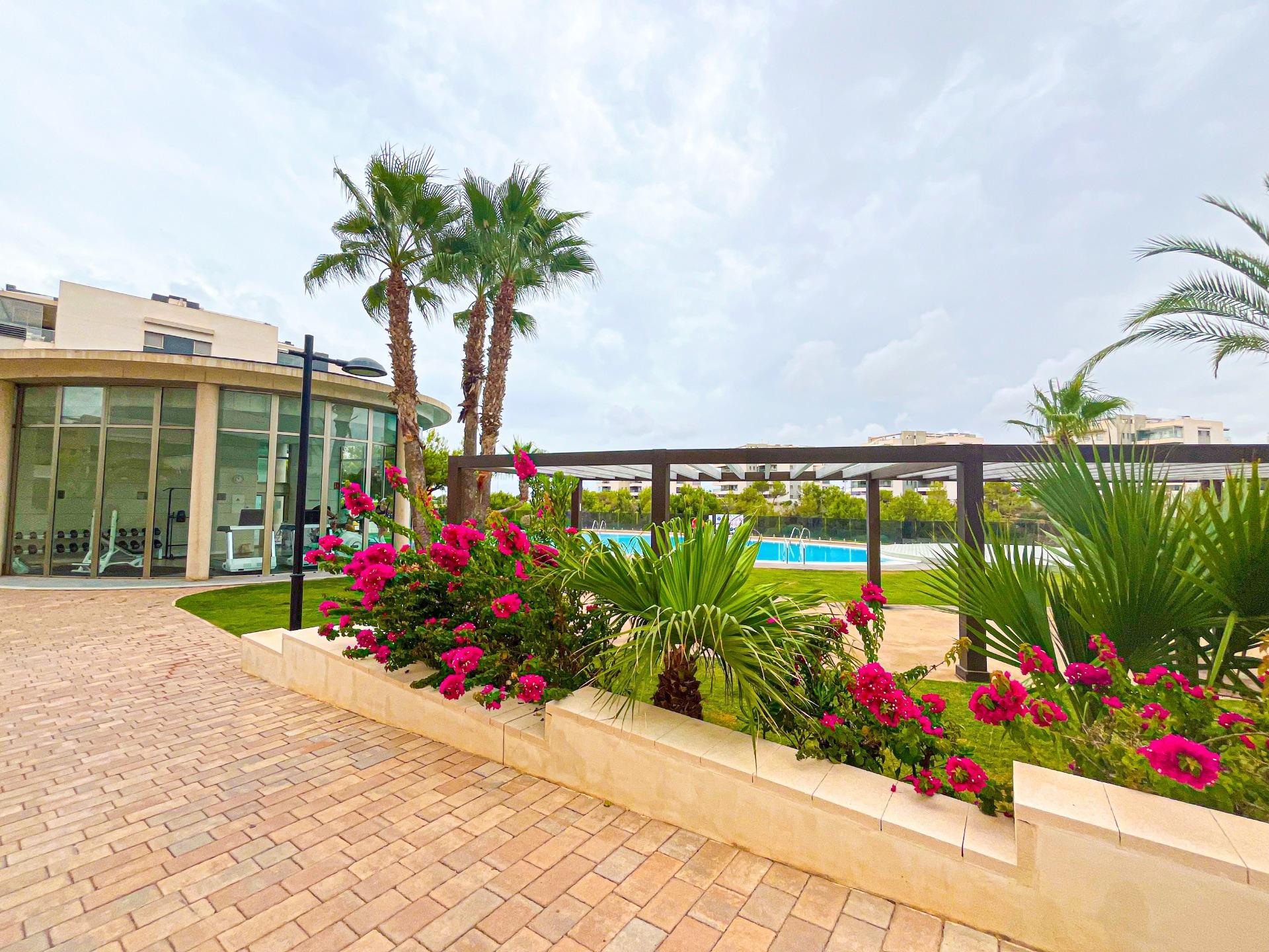 3-5-194 APARTAMENTO EN RESIDENCIAL GREEN HILS DE 2 DORM. 2 BAÑOS. PARKING INCLUIDO. PISCINA. GYM. SUPERFICIE 93 M2.