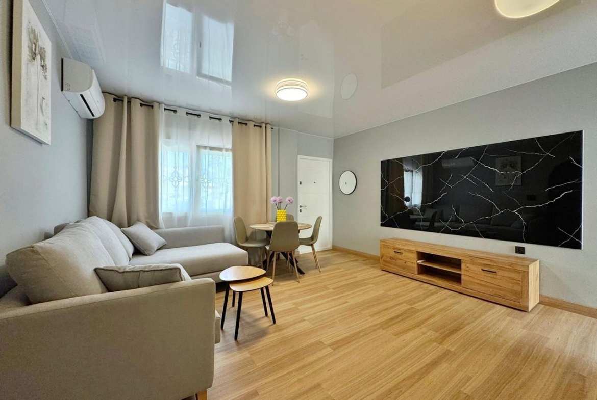 REFORMED GROUND FLOOR BUNGALOW IN ORIHUELA COSTA WITH A PLOT OF 68 M2. 3 BEDROOMS. 1 BATHROOM. COMMUNITY POOL. SURFACE AREA 69 M2.
