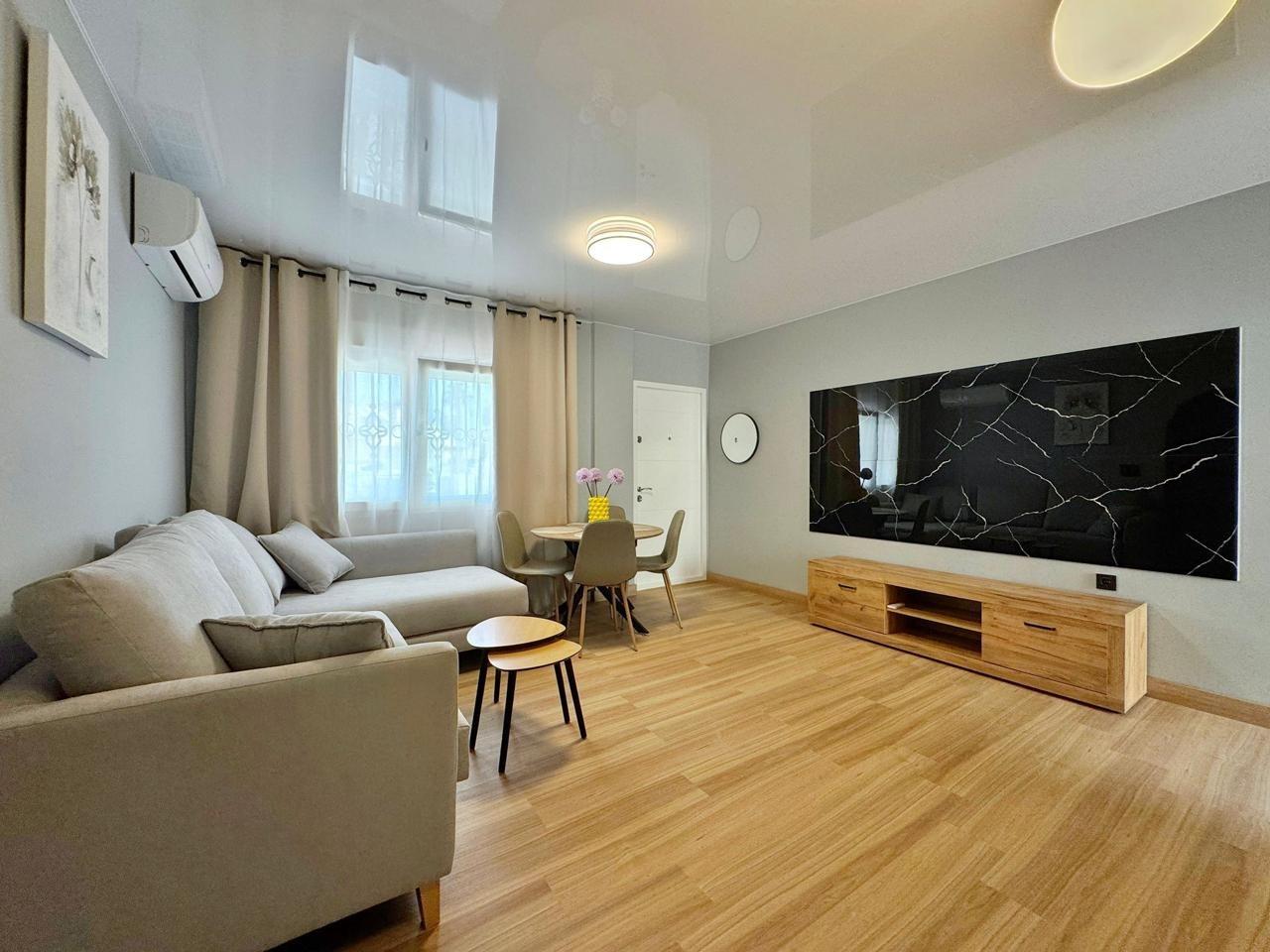 REFORMED GROUND FLOOR BUNGALOW IN ORIHUELA COSTA WITH A PLOT OF 68 M2. 3 BEDROOMS. 1 BATHROOM. COMMUNITY POOL. SURFACE AREA 69 M2.