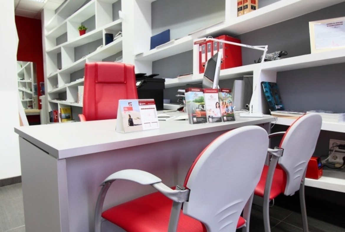 Great office near the hotel Bali in Benidorm