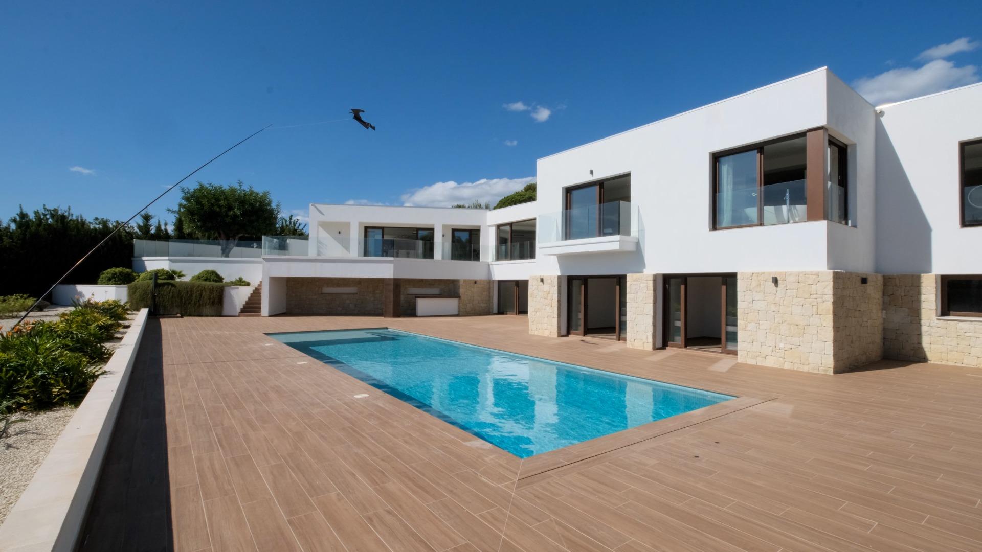 3-5-61 “Stunning Villa with scenic views to the sea and valle in Altea”