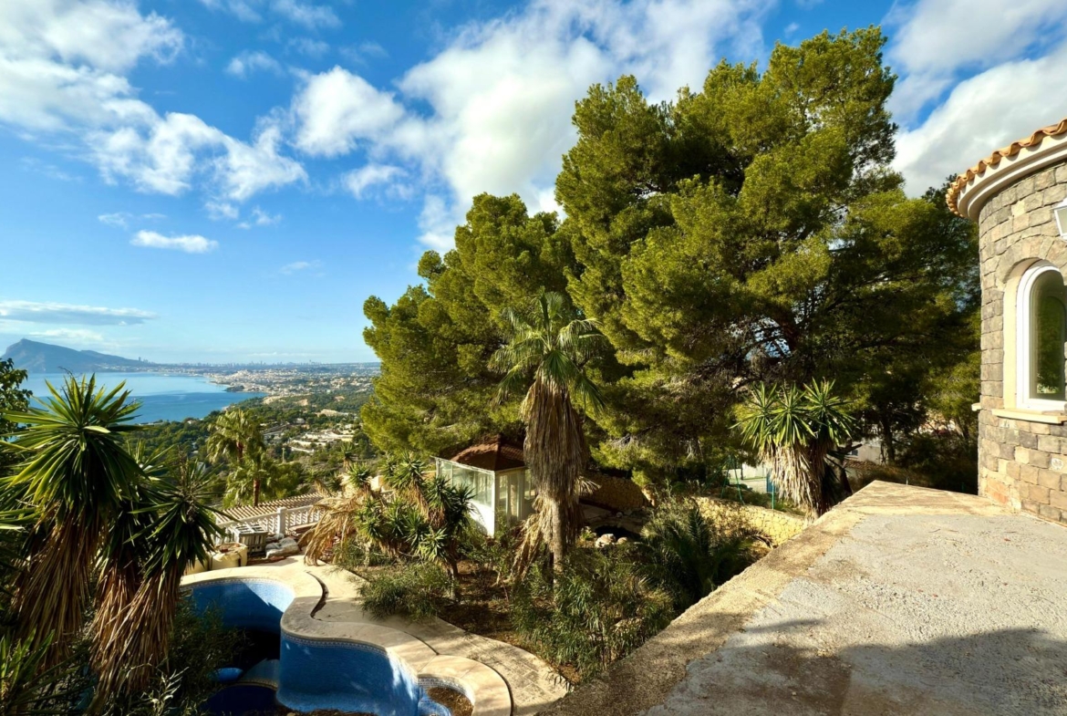 Mediterranean Luxury in Altea Hills: Exclusive Property with Spectacular Views and Unique Spaces