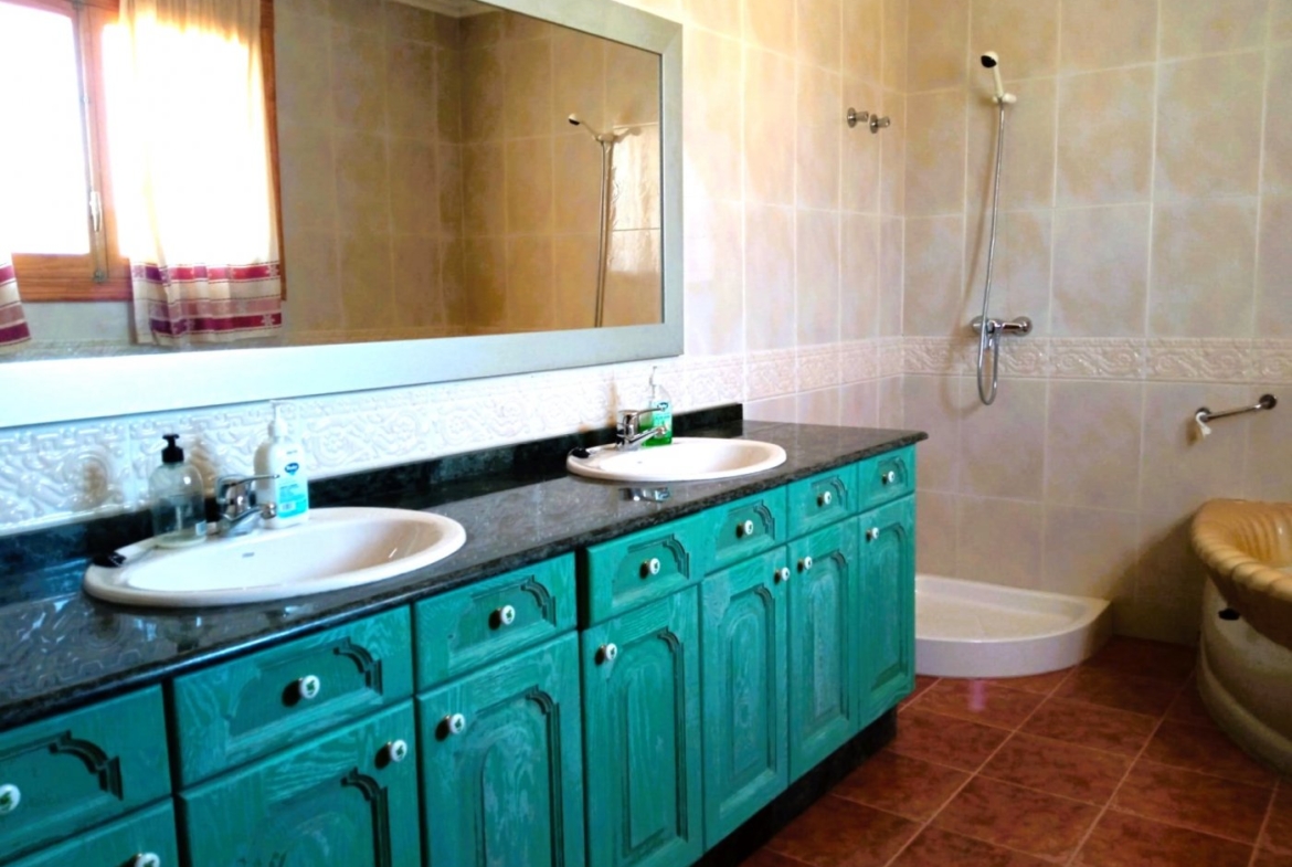 INDEPENDENT VILLA OF 500M2 – LAND OF 10,000M2 NEXT TO BONALBA – MUCHAMIEL