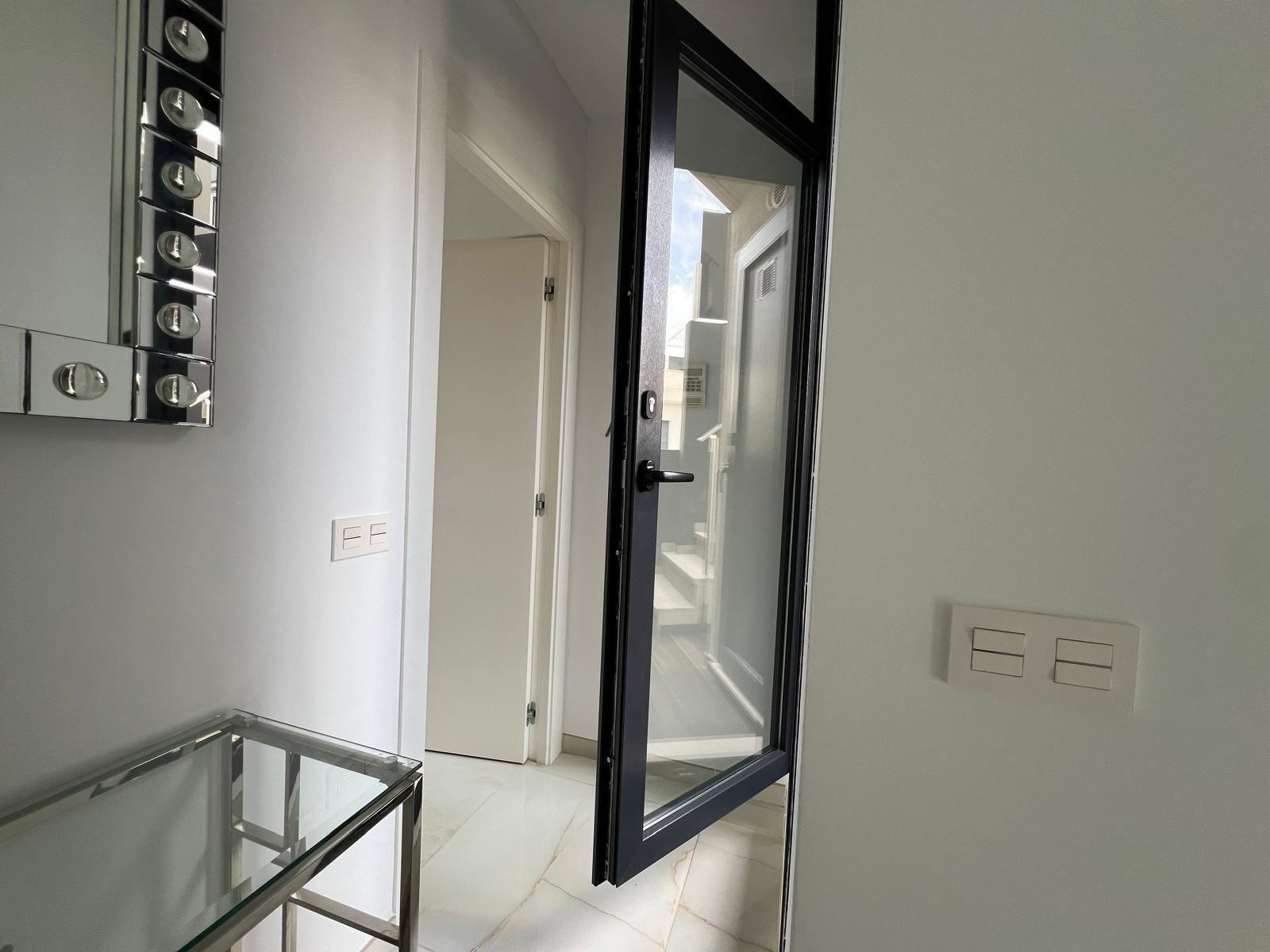 3-52-12 VILLA DE LUJO EN LOMAS DE CABO ROIG CON PISCINA PRIVADA Y PARCELA DE 200 M2. 3 DORM. 3 BAÑOS.