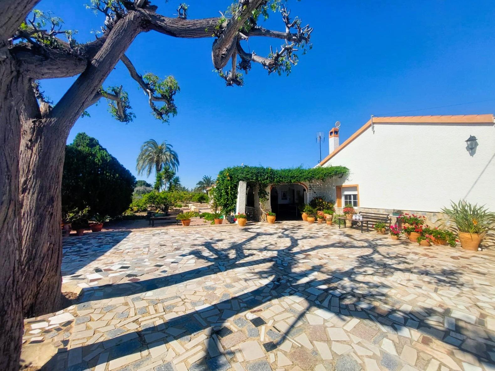 3-52-13 Charming mediterranean villa