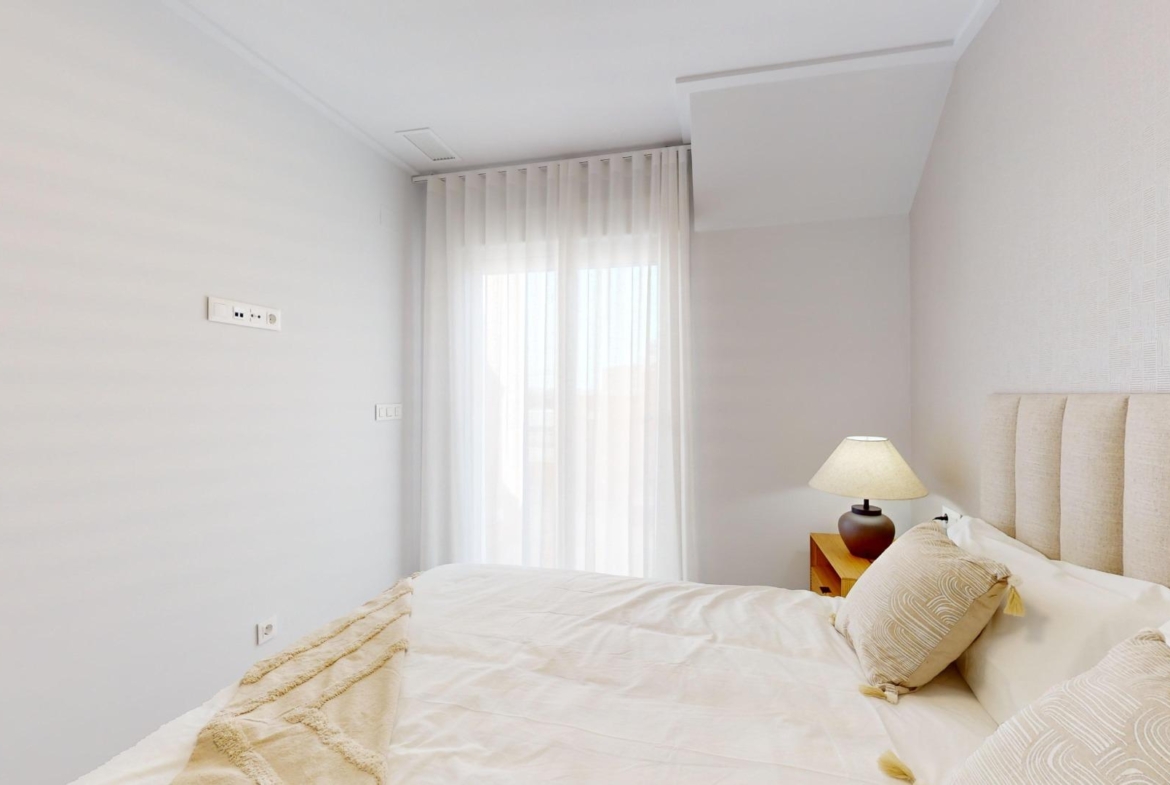 APARTAMENTOS DE OBRA NUEVA EN PILAR DE LA HORADADA CON GARAJE INCLUIDO. 100 M2.TERRAZAS DE 25 M2. 3 DORM. 2 BAÑOS. PISCINA.