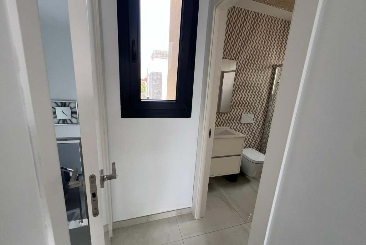 VILLA DE LUJO EN LOMAS DE CABO ROIG CON PISCINA PRIVADA Y PARCELA DE 200 M2. 3 DORM. 3 BAÑOS.