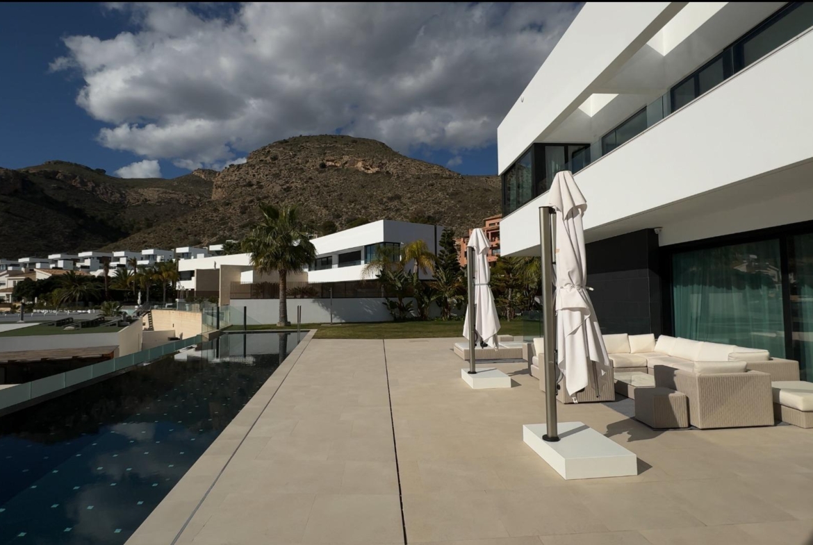 Unique Villa in Sierra Cortina