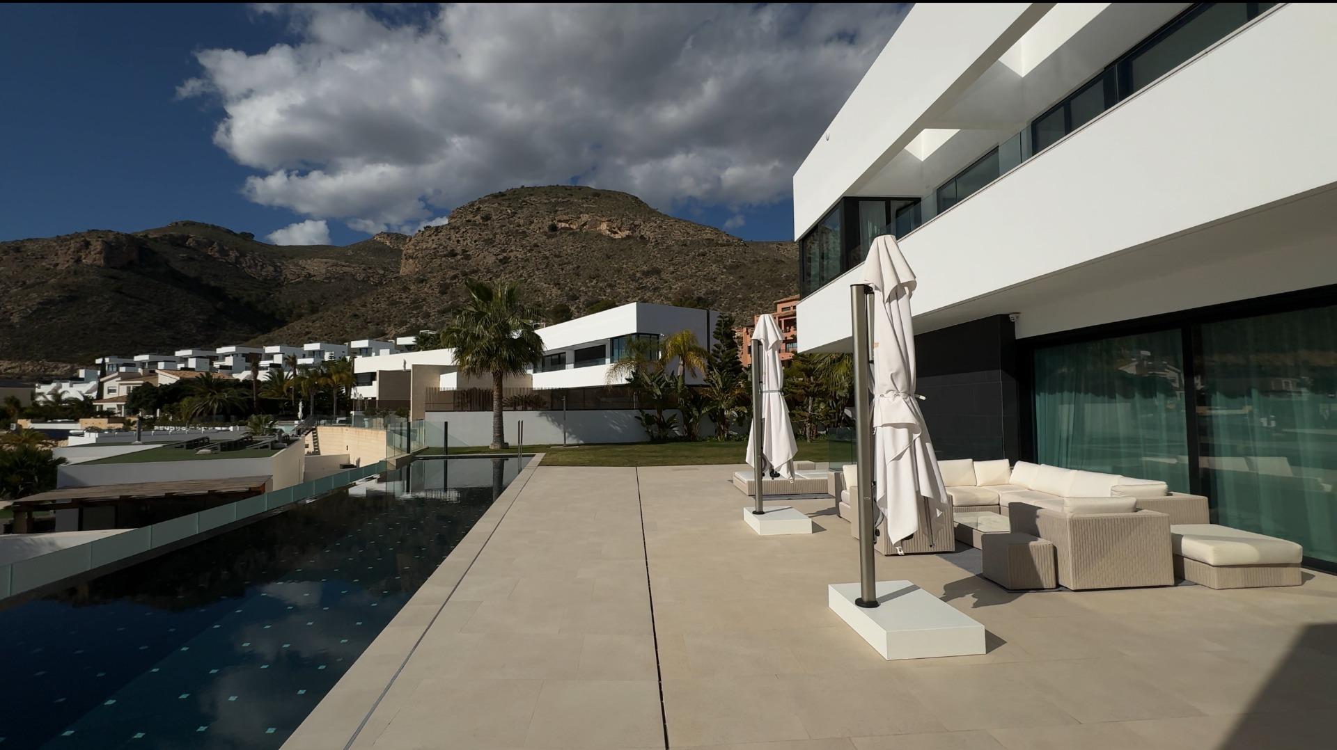 3-54-10 Unique Villa in Sierra Cortina