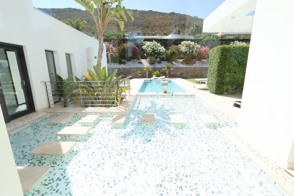 VILLA DE LUJO DE 5 DORM. 6 BAÑOS. EN MONTE OLIMPO JÁVEA.