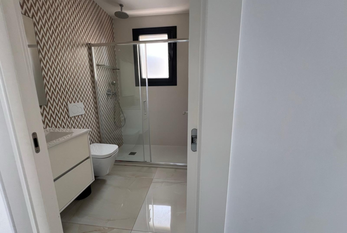 VILLA DE LUJO EN LOMAS DE CABO ROIG CON PISCINA PRIVADA Y PARCELA DE 200 M2. 3 DORM. 3 BAÑOS.