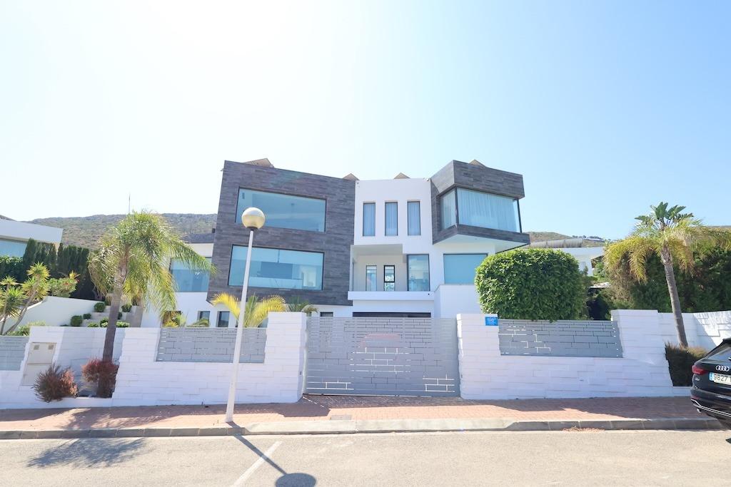 VILLA DE LUJO DE 5 DORM. 6 BAÑOS. EN MONTE OLIMPO JÁVEA.