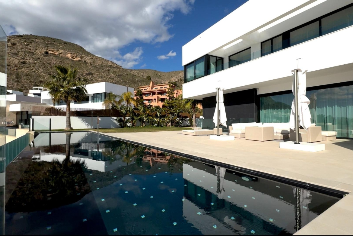 Unique Villa in Sierra Cortina
