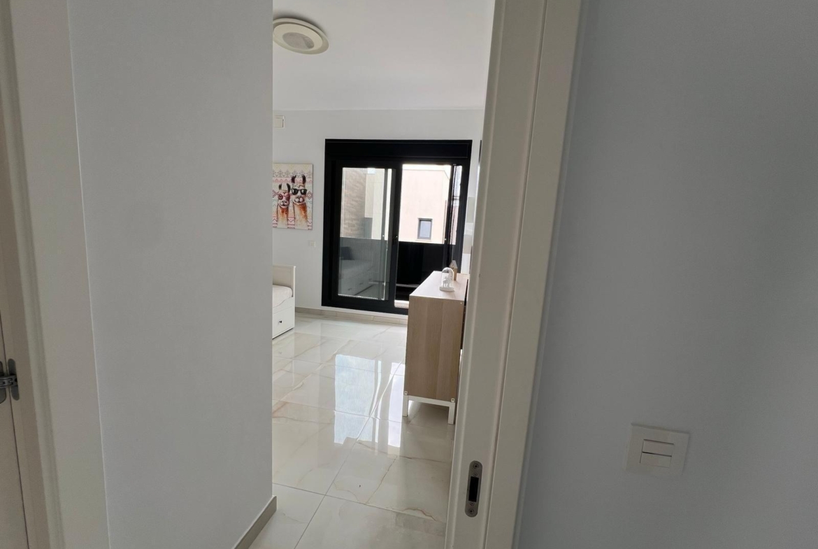 VILLA DE LUJO EN LOMAS DE CABO ROIG CON PISCINA PRIVADA Y PARCELA DE 200 M2. 3 DORM. 3 BAÑOS.