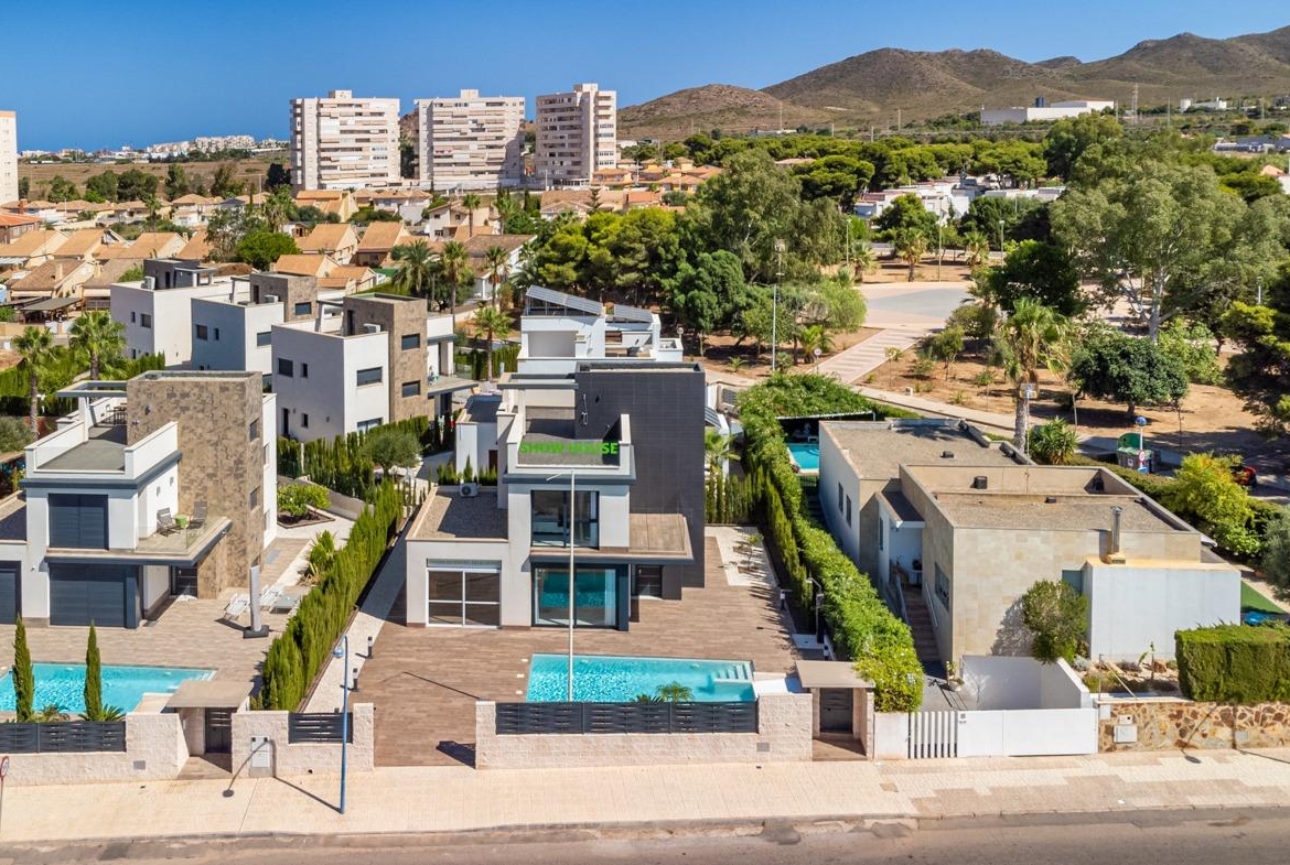 OBRA NUEVA EN LA MANGA. VILLA DE LUJO. 3 DORM. 3 BAÑOS. 440 PARCELA. PISCINA PROPIA.PLAYA A 350M