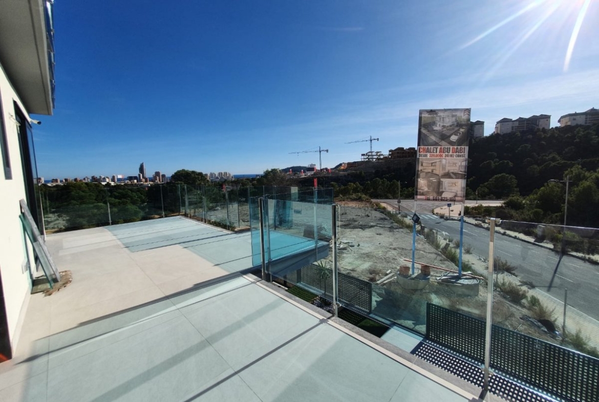 Budget villas with sea views in Finestrat
