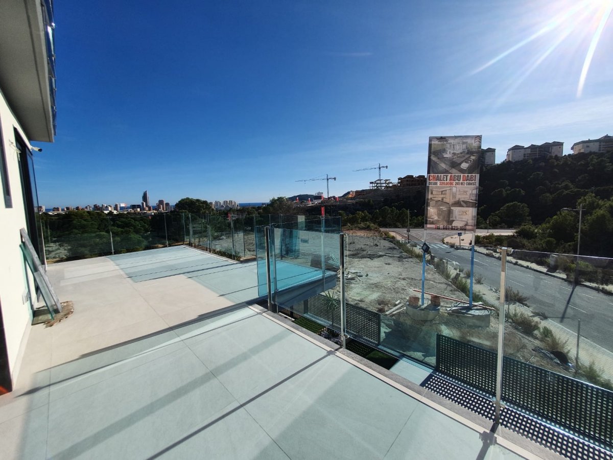 Budget villas with sea views in Finestrat